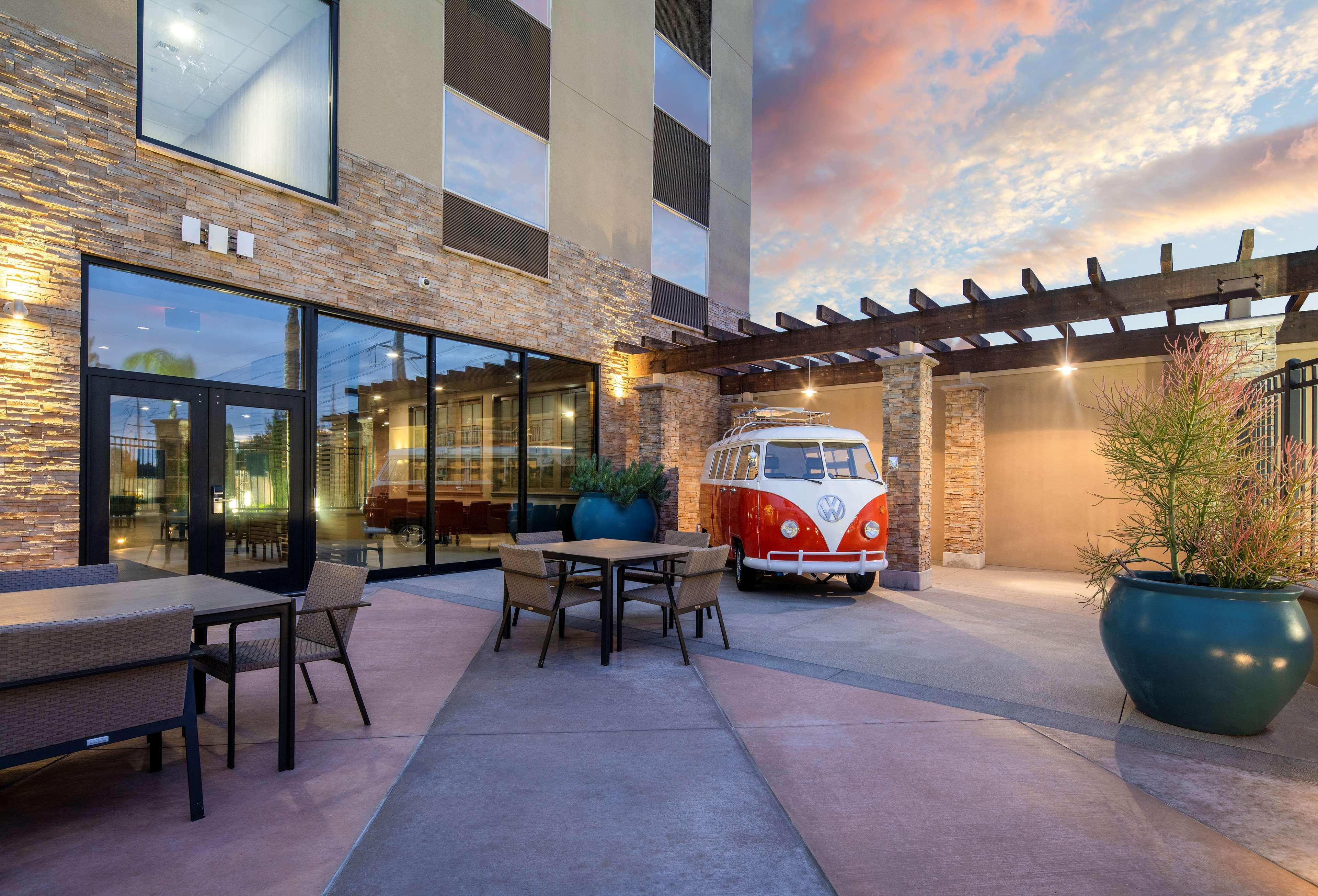 Suncoast Anaheim, Tapestry Collection By Hilton Anaheim