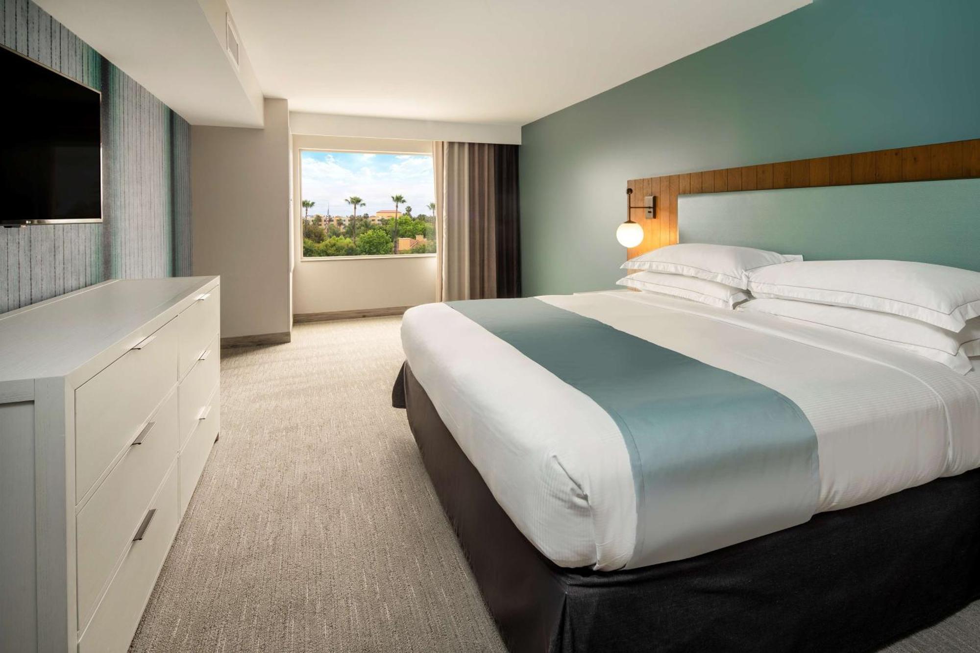 Hotel Suncoast Anaheim, Tapestry Collection By Hilton